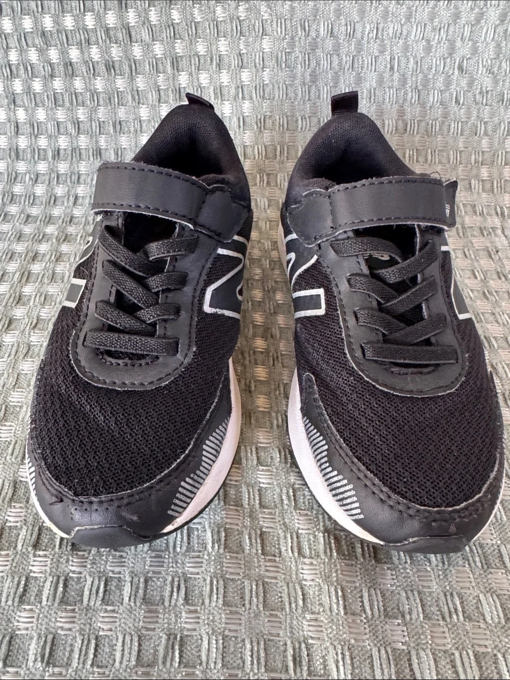 New Balance Kids 545V1 DynaSoft Running Shoes Black/White/Silver Size 11